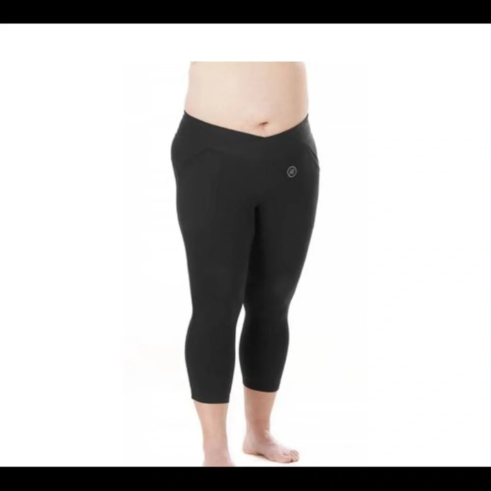 RSport Grey Capri leggings for Athena athletes 4x‎
